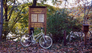 Distance sign at Franklin Trail Head